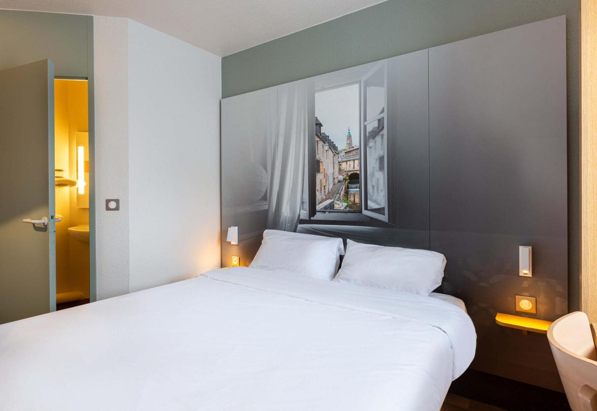 B&B Hotel Chartres Le Coudray Bagian luar foto