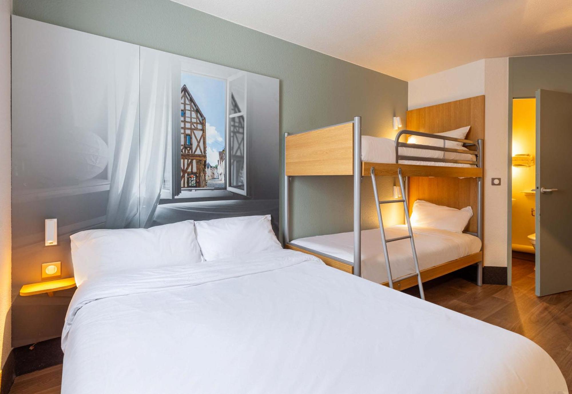 B&B Hotel Chartres Le Coudray Bagian luar foto