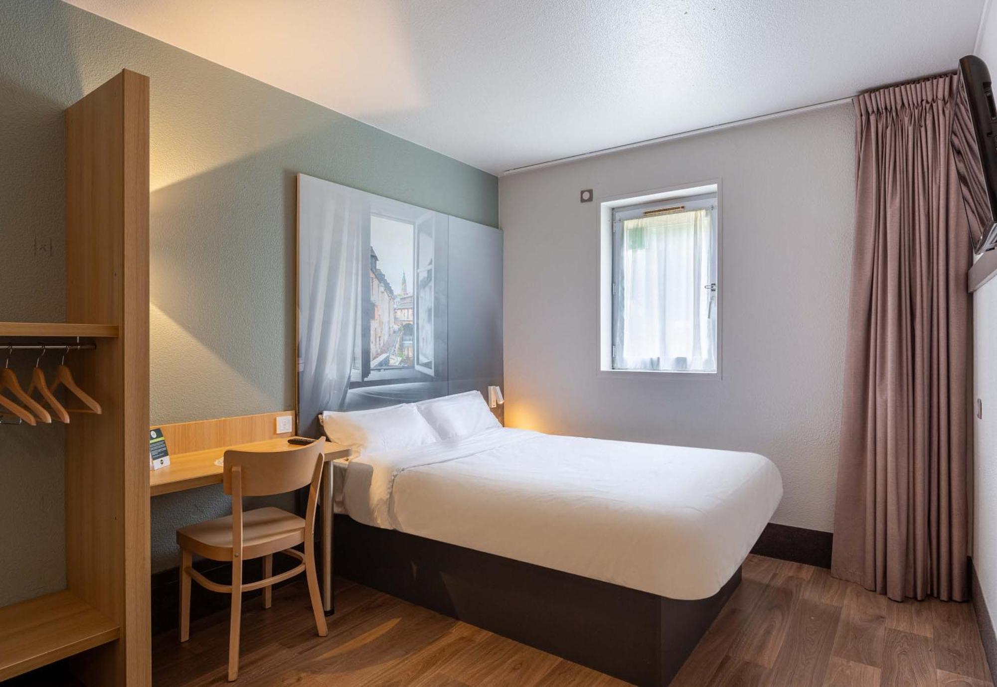 B&B Hotel Chartres Le Coudray Bagian luar foto