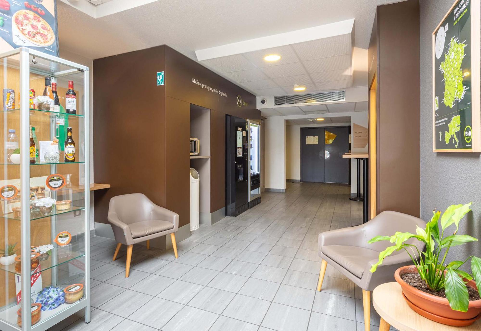 B&B Hotel Chartres Le Coudray Bagian luar foto