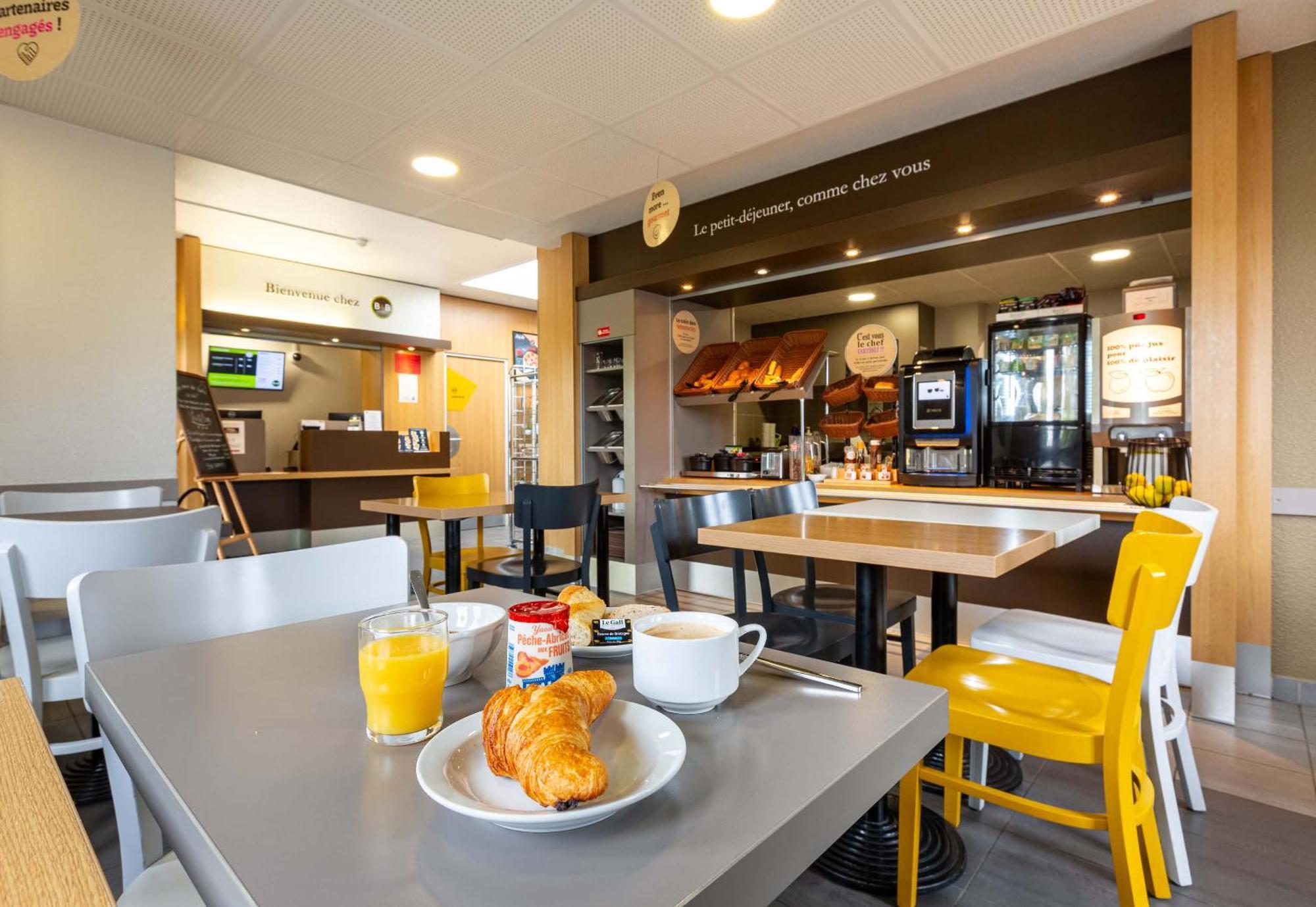B&B Hotel Chartres Le Coudray Bagian luar foto