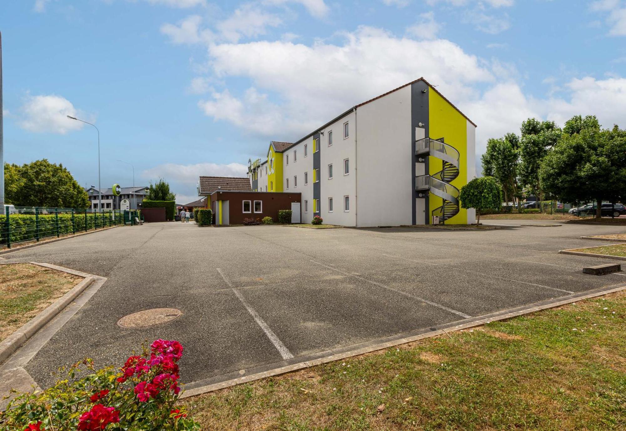 B&B Hotel Chartres Le Coudray Bagian luar foto