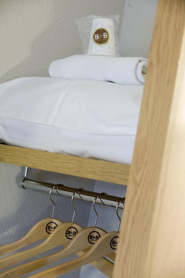 B&B Hotel Chartres Le Coudray Bagian luar foto