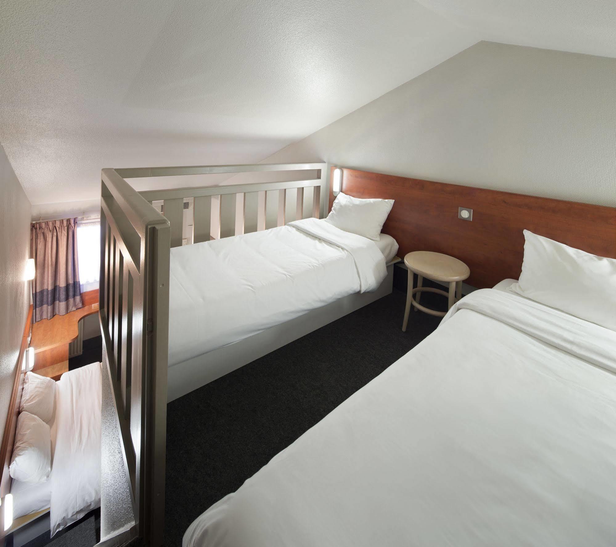 B&B Hotel Chartres Le Coudray Bagian luar foto