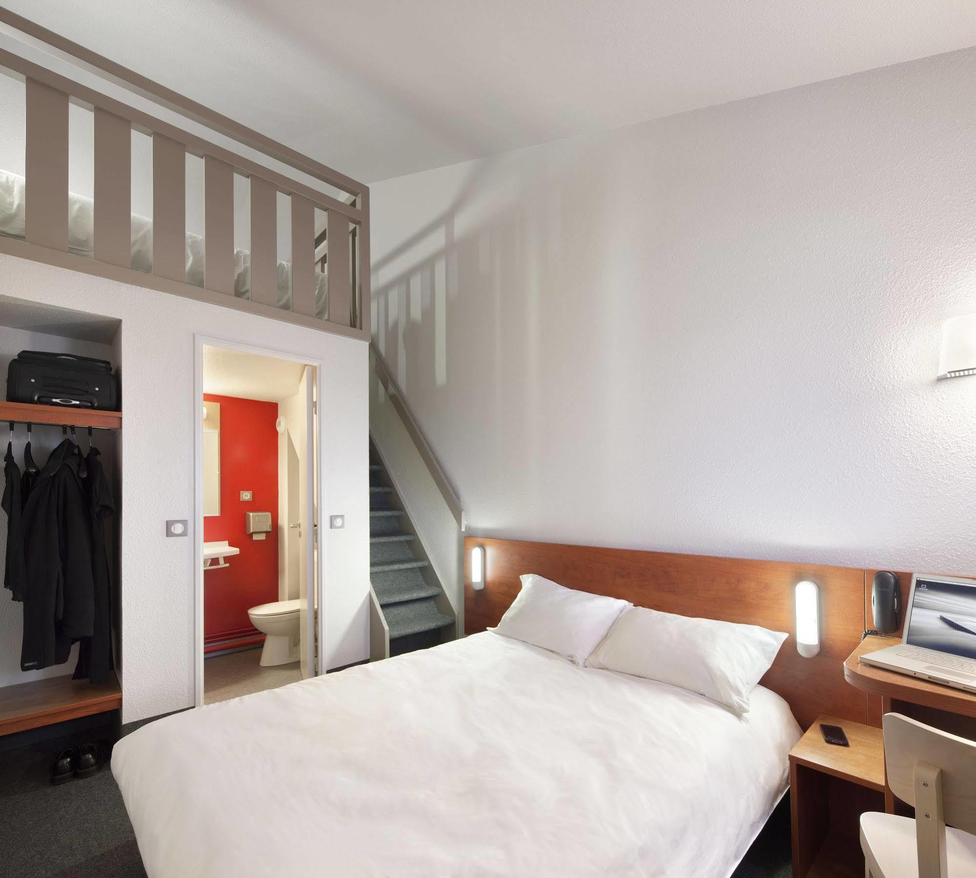 B&B Hotel Chartres Le Coudray Bagian luar foto