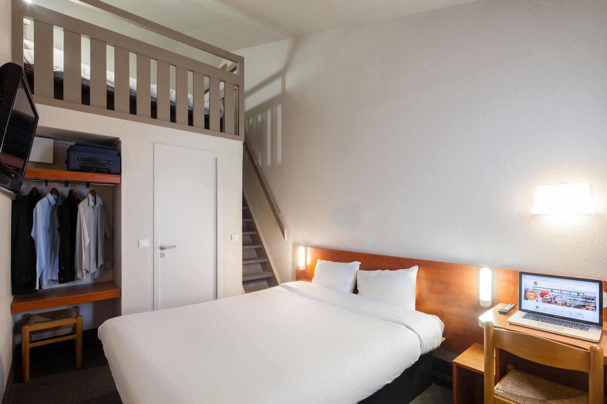B&B Hotel Chartres Le Coudray Bagian luar foto